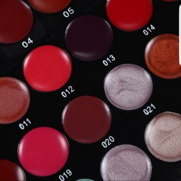 32 Color Lip Pallette - Picture 2 of 3
